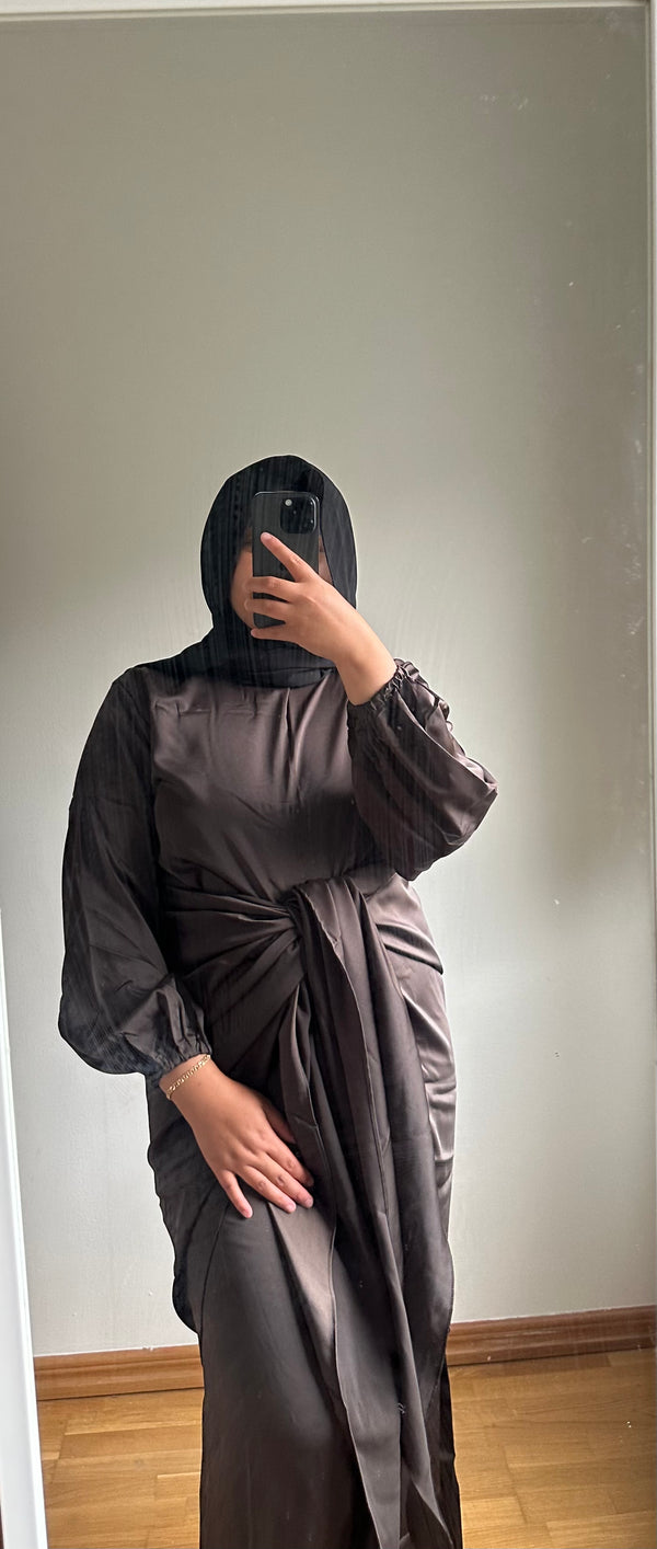 Aleena Abaya in different colors